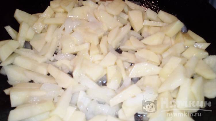 Картофель со стручковой фасолью на сковороде - фото шаг 6
