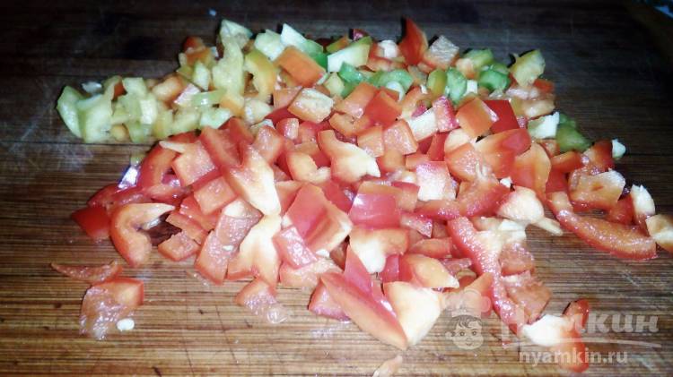 Гречка с курагой, черносливом и овощами на сковороде - фото шаг 2