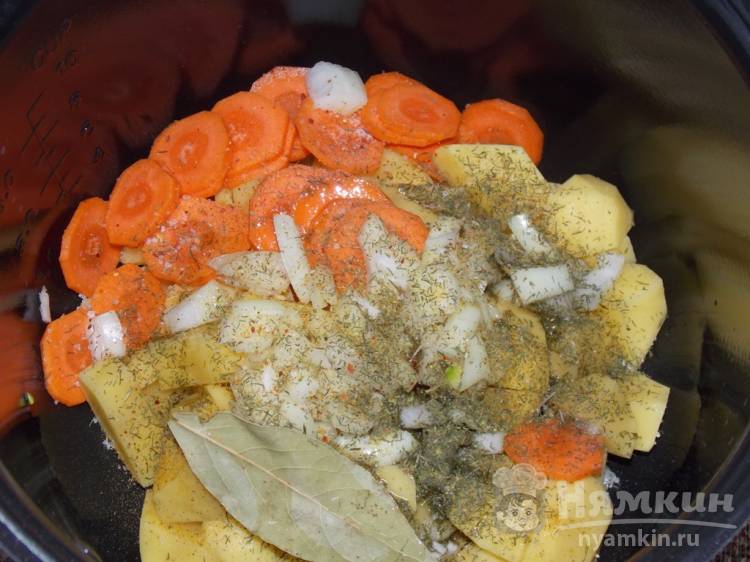 Картофель тушеный с луком и морковью в мультиварке - фото шаг 3