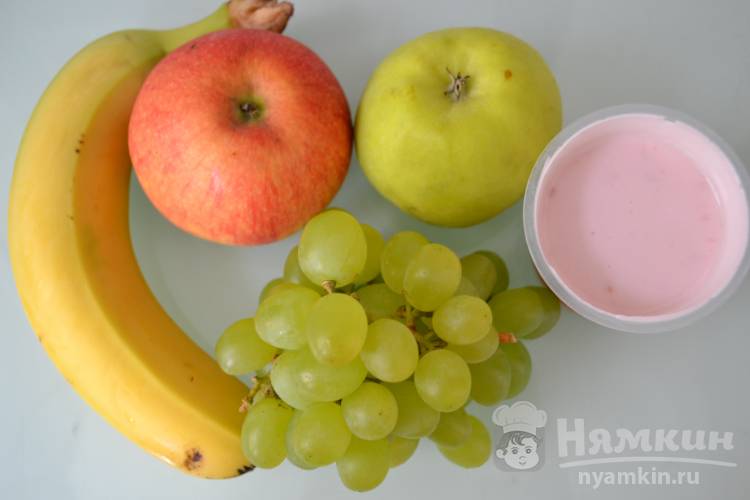 Фруктовый салат с бананом, яблоком и виноградом - фото шаг 1