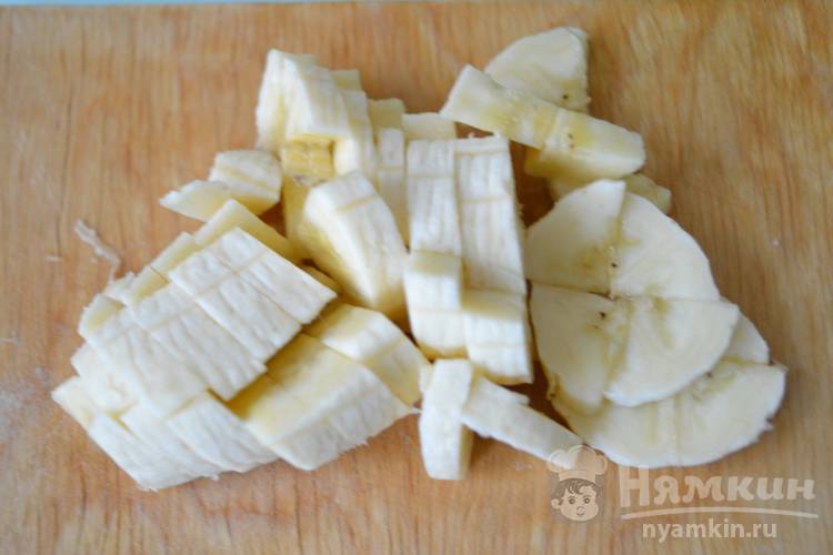 Фруктовый салат с бананом, яблоком и виноградом - фото шаг 2