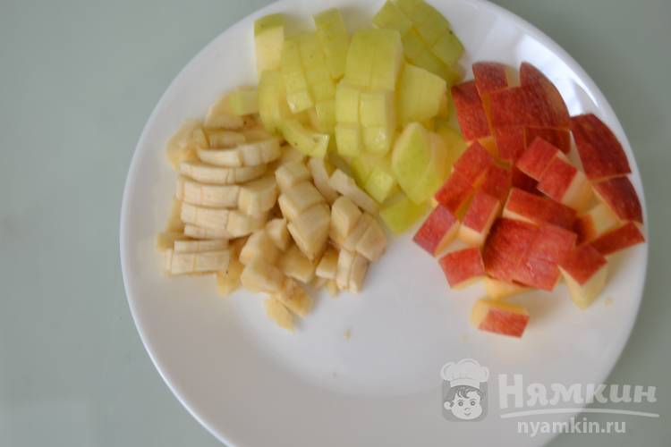 Фруктовый салат с бананом, яблоком и виноградом - фото шаг 4