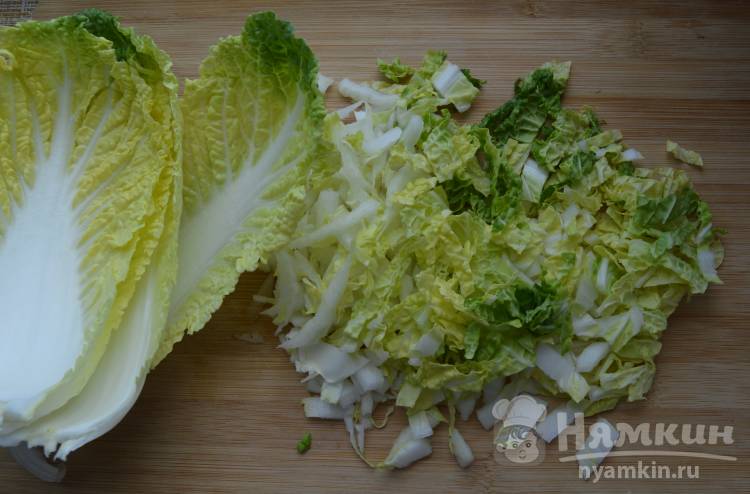 Салат с пекинской капустой курицей и фасолью  - фото шаг 1