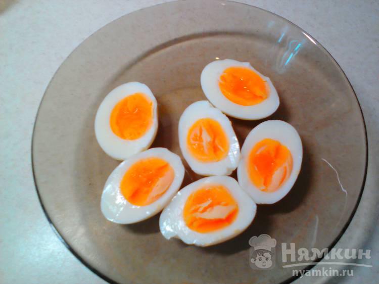 Варёные яйца с чесночным соусом - фото шаг 1