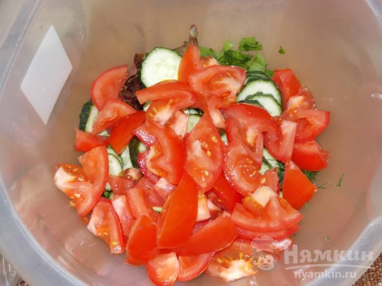 Овощной салат с зеленью и соевым соусом - фото шаг 3