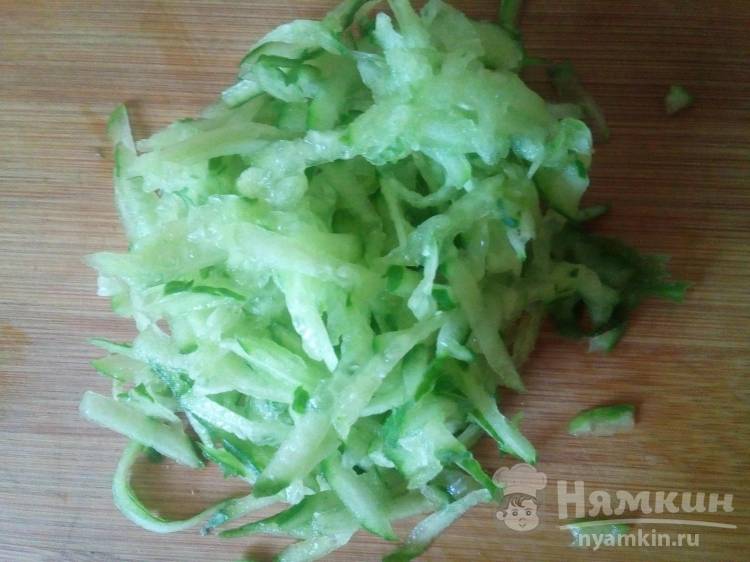 Салат из тертых огурцов Gurkensalat - фото шаг 2