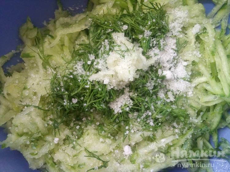 Салат из тертых огурцов Gurkensalat - фото шаг 6