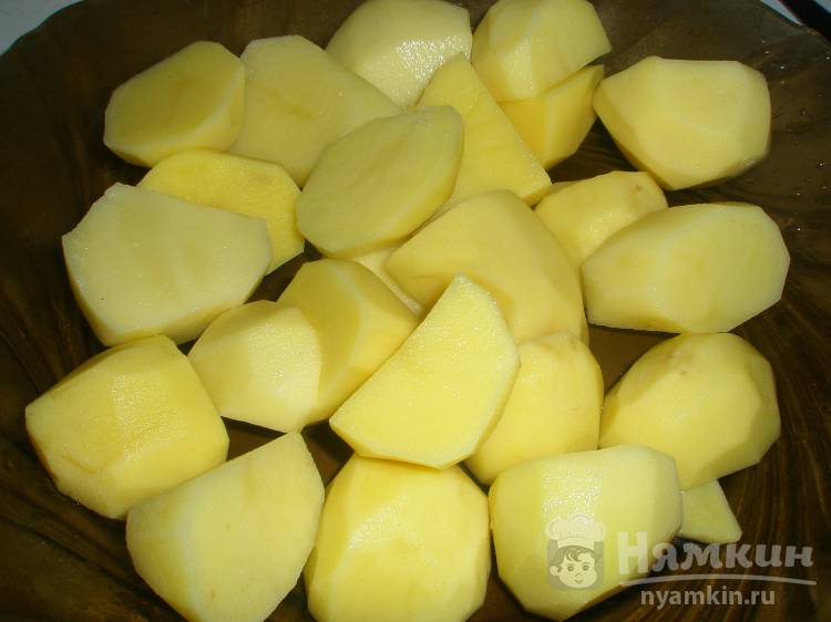 Картошка по-деревенски в томате с луком в духовке - фото шаг 1