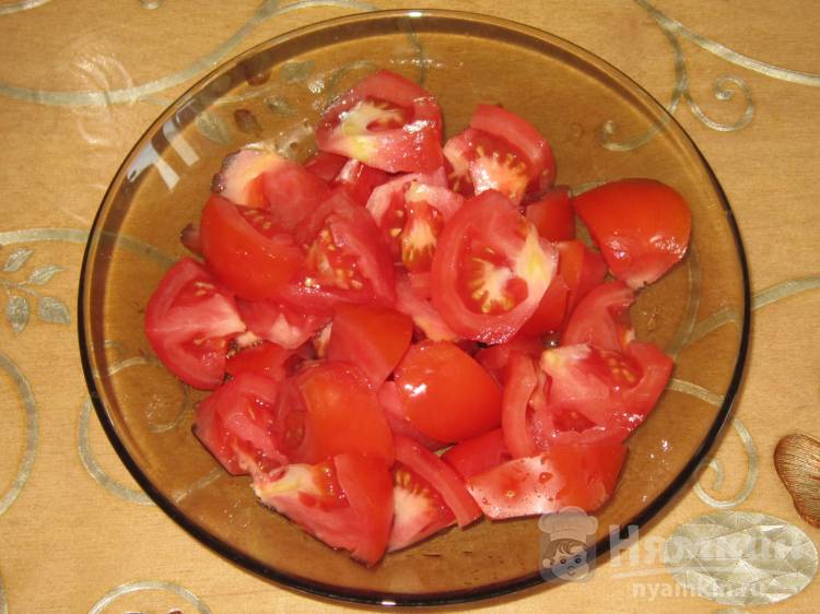 Салат из помидоров и сербской брынзой - фото шаг 1