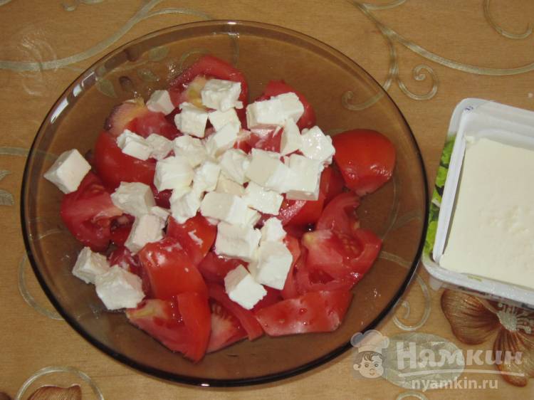 Салат из помидоров и сербской брынзой - фото шаг 2