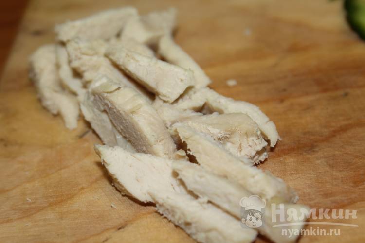 Роллы из лаваша с начинкой из курицы, огурцов и сыра Филадельфия - фото шаг 2