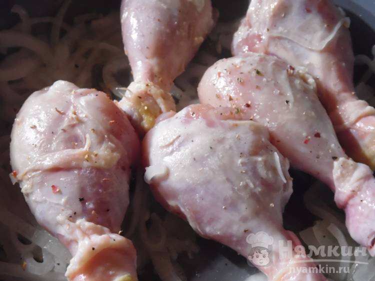 Куриные голени в лечо на сковороде - фото шаг 2