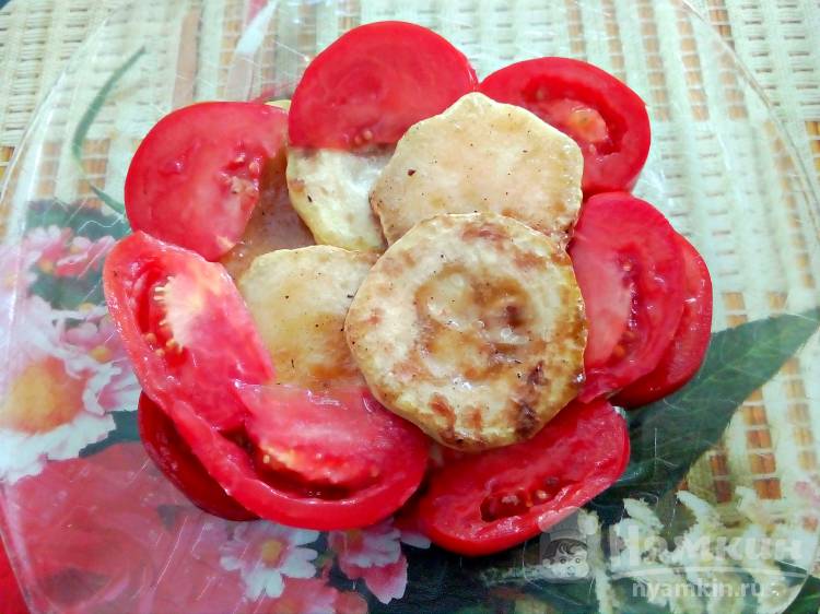 Салат Аленький цветочек из кабачков, помидоров и зеленого горошка - фото шаг 4