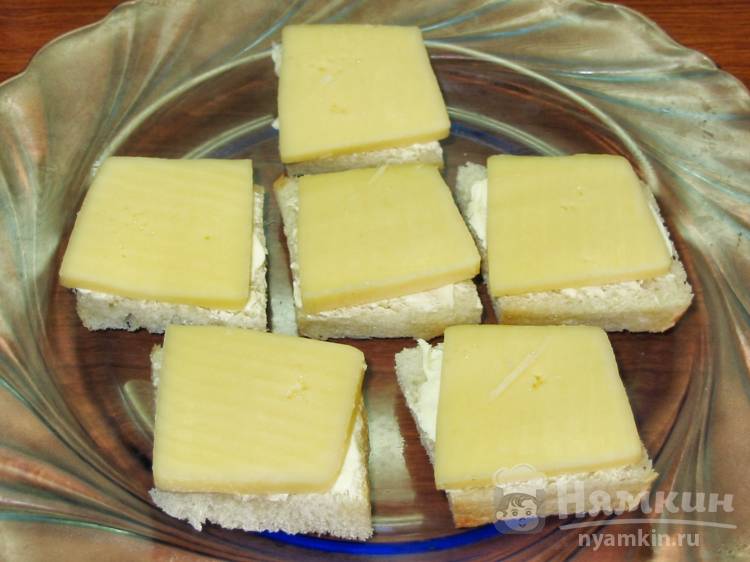 Гренки с сыром в микроволновке - фото шаг 3