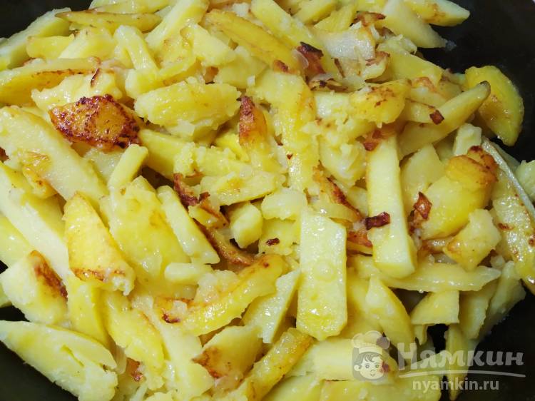 Картофель с луком жареный на сливочном масле - фото шаг 4