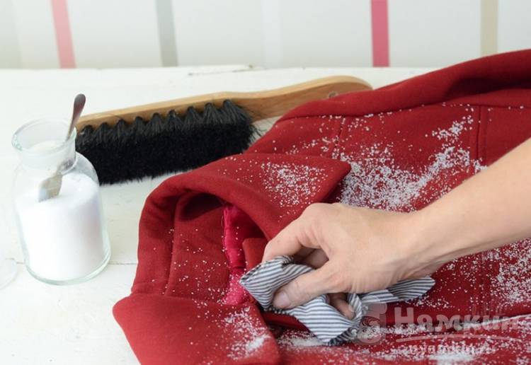 Как правильно почистить пальто в домашних условиях