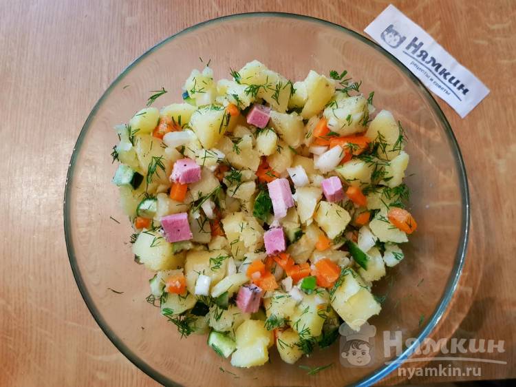 Салат с картофелем, варёно-копчёной грудинкой и маслом виноградных косточек - фото шаг 7