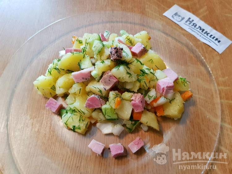 Салат с картофелем, варёно-копчёной грудинкой и маслом виноградных косточек - фото шаг 8