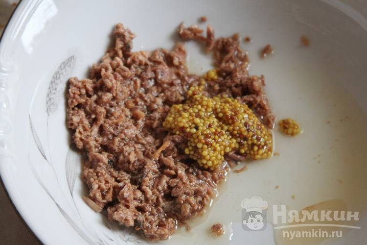 Намазка на хлеб с тунцом, зеленым луком и горчицей - фото шаг 2