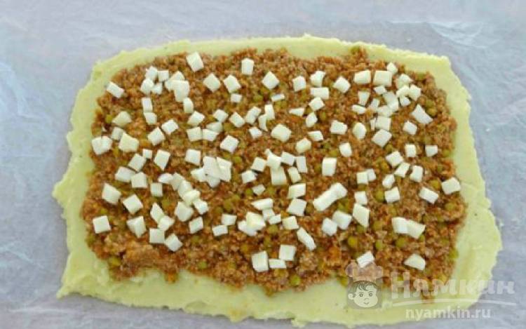 Картофельный рулет с мясом в духовке - фото шаг 6