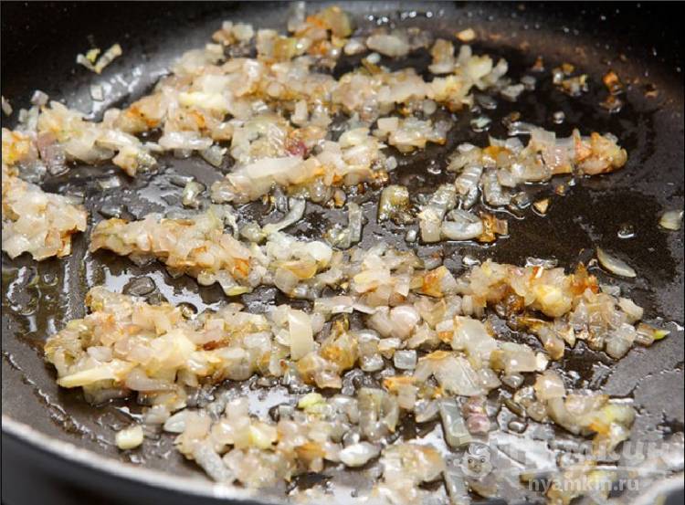 Салат из моркови, грибов и горошка - фото шаг 3