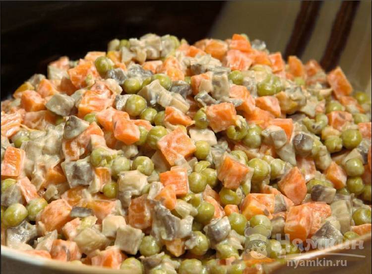 Салат из моркови, грибов и горошка - фото шаг 10