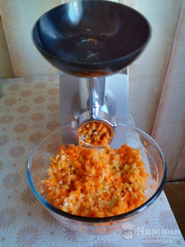 Маринованные помидоры с хреном и чесноком на зиму - фото шаг 3