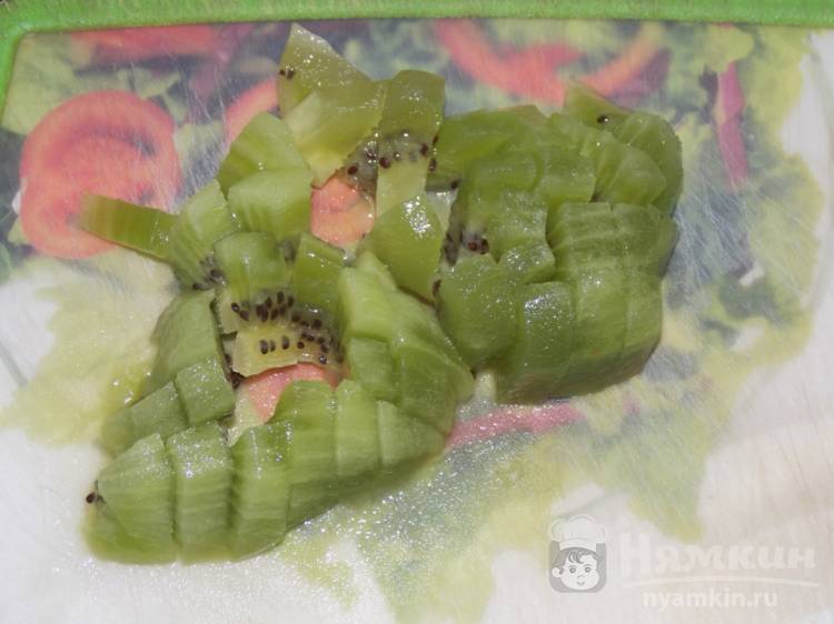 Дрожжевые оладьи с рисовой мукой и киви - фото шаг 1