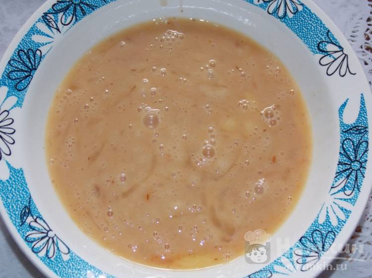 Яичница с кетчупом и соевым соусом - фото шаг 2