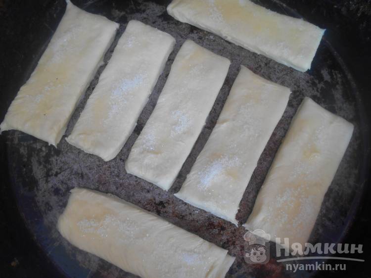 Простые слойки с сахаром - фото шаг 3