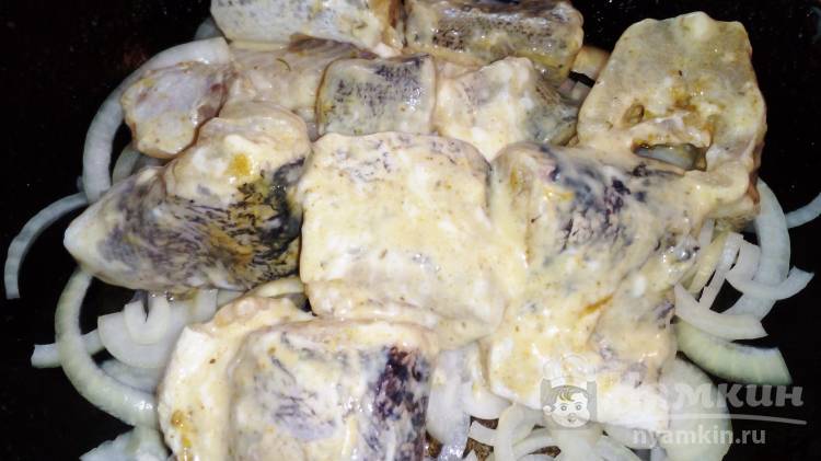 Рыба на луковой подушке в духовке рецепт с фото пошагово