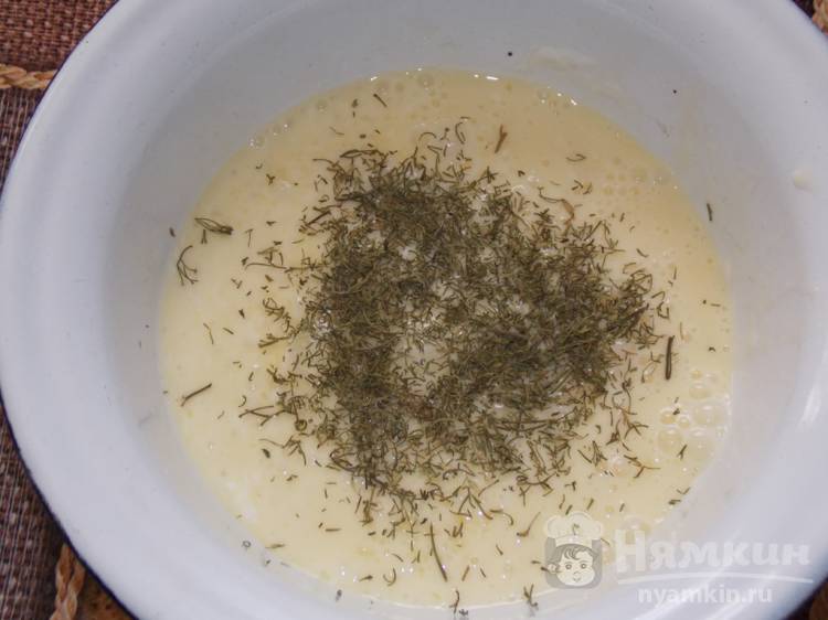 Яичный омлет с помидорами в духовке - фото шаг 2