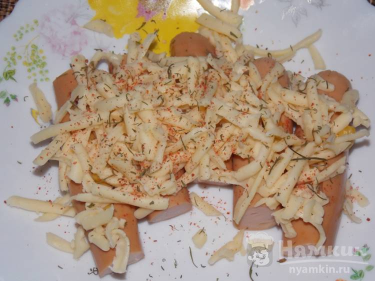 Сосиски с кукурузой и сыром в микроволновке - фото шаг 4