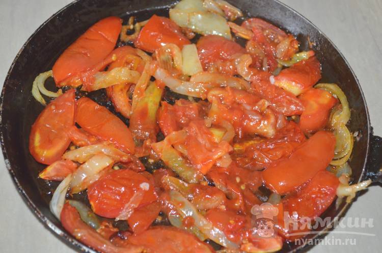 Вкусная яичница на овощной подушки - фото шаг 6