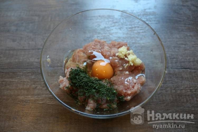 Кабачки кольцами с фаршем на сковороде - фото шаг 3