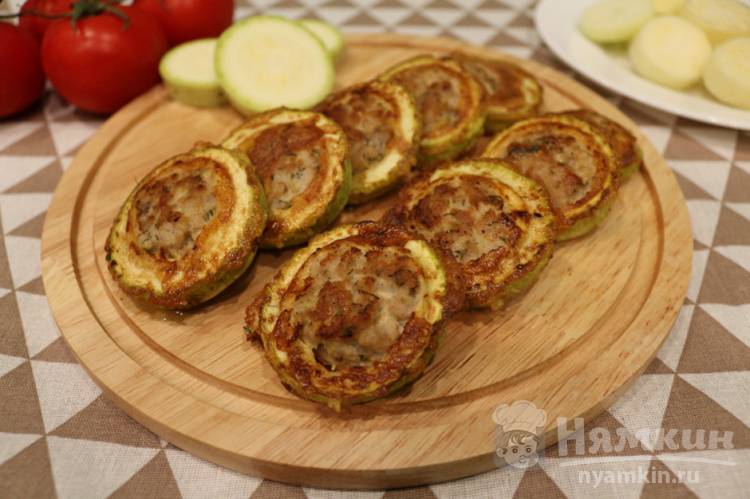 Кабачки кольцами с фаршем на сковороде - фото шаг 6