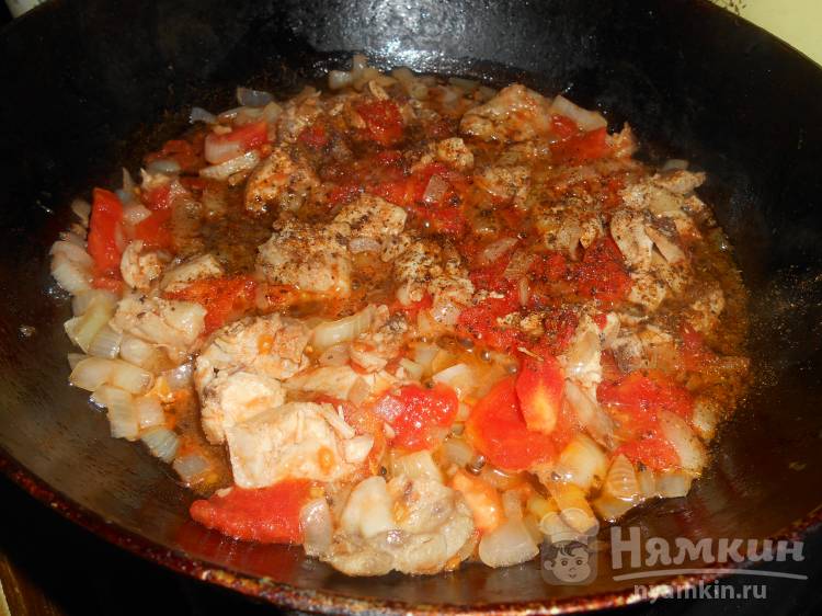 Гороховый суп с курицей и помидорами - фото шаг 4
