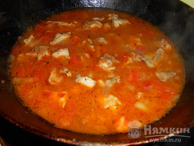Гороховый суп с курицей и помидорами - фото шаг 5