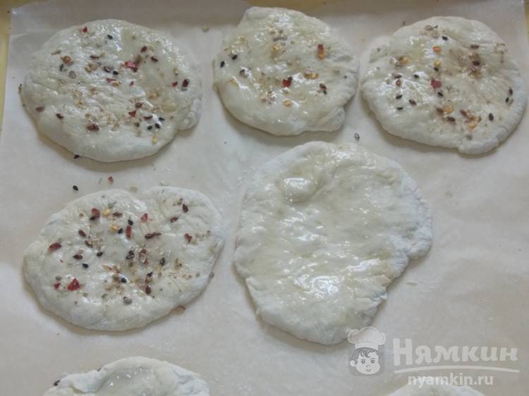 Луковые лепешки - фото шаг 8