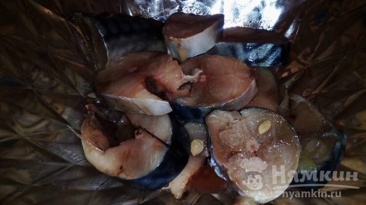 Праздничная скумбрия с лимоном и специями - фото шаг 2