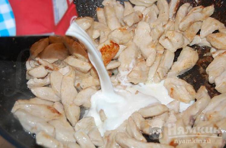 Куриное фрикасе с грибами в сметанном соусе – пошаговый рецепт приготовления с фото