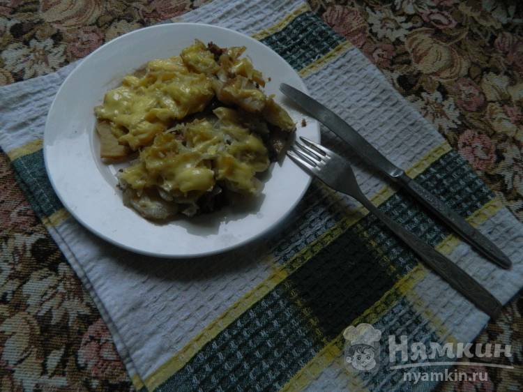 Картошка с сосисками на овощной подушке в мультиварке - фото шаг 7