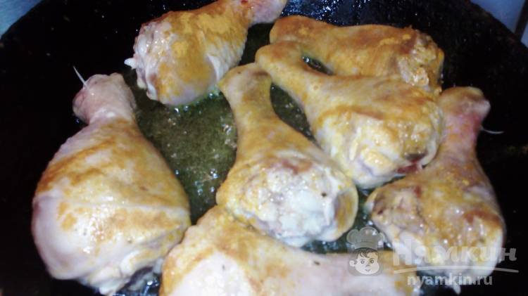 Куриные голени с куркумой и имбирем на сковороде - фото шаг 4