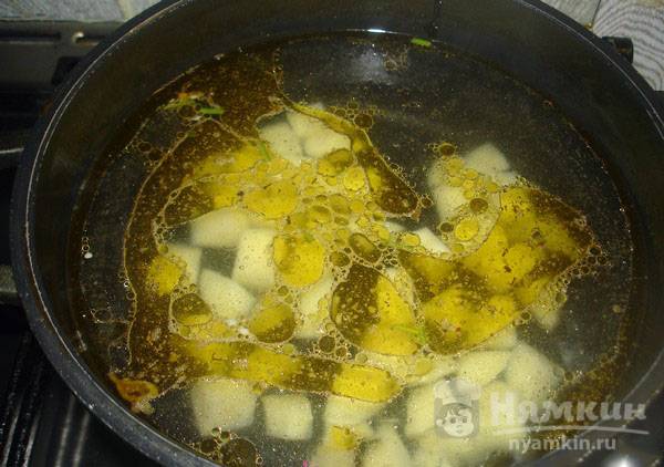 Суп с клецками на мясном бульоне - фото шаг 4