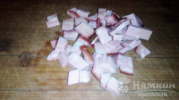 Яичница с колбасой и сыром на скорую руку - фото шаг 1