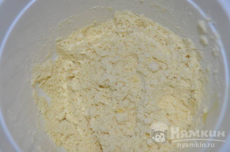 Пирог с творогом на кукурузной муке и штрейзельной крошкой - фото шаг 2