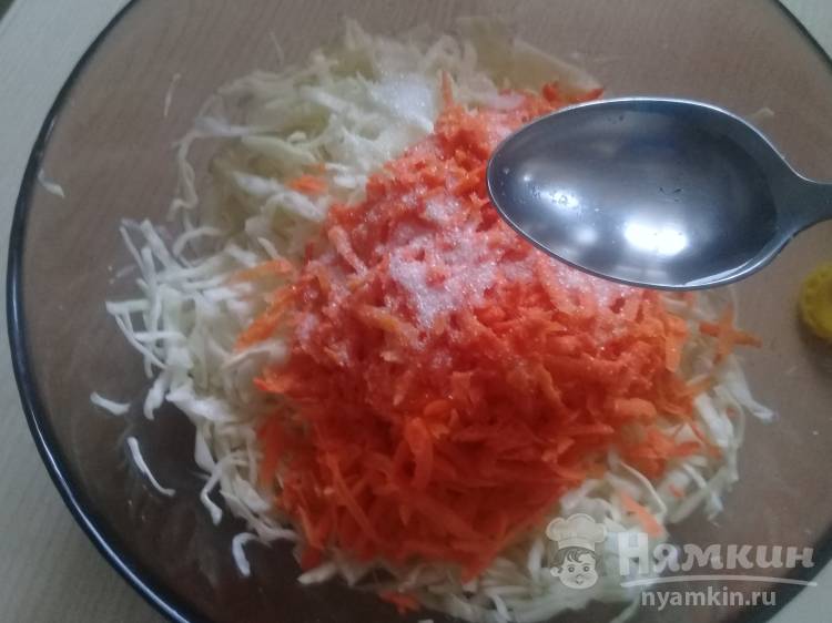 Салат из свежей капусты и моркови (как в столовой)
