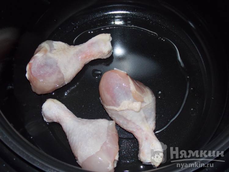 Куриные голени с черри и огурцом в мультиварке - фото шаг 1