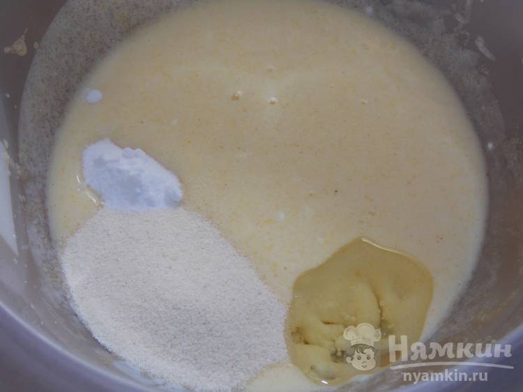 Пирог с манкой и бананом в мультиварке - фото шаг 4