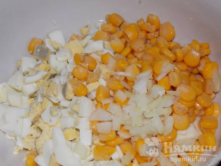 Салат с ананасом и кукурузой - фото шаг 2